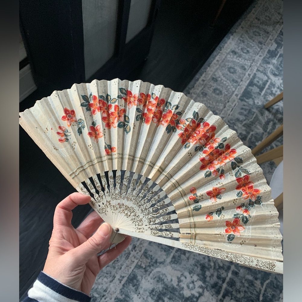 Vintage Art Decor 1920s Wood & Paper Handpainted Fan Red Flowers Gold Made Japan